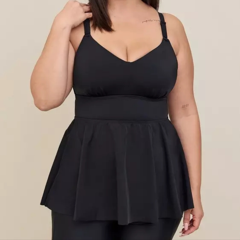 NEW Torrid Black Wire-Free Racerback Tankini Top Size 1 D/DD
